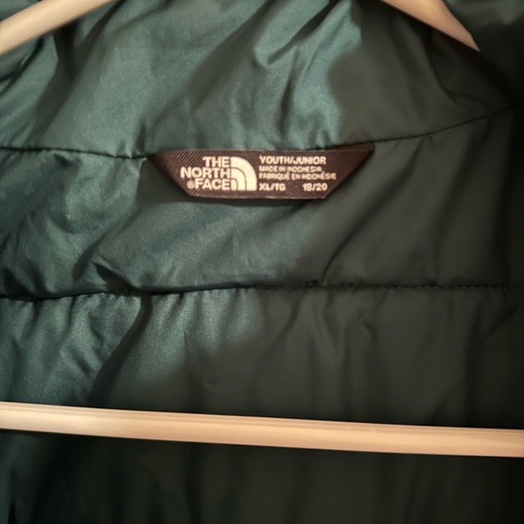The north face jacket. Youth size XL - Picture 4 of 7